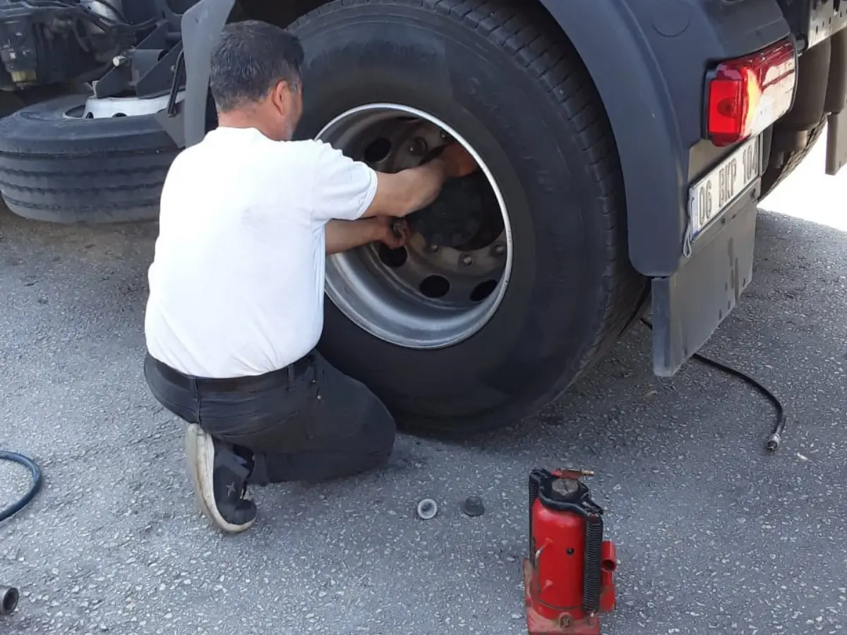 Bahçelerarası Oto Lastikçi